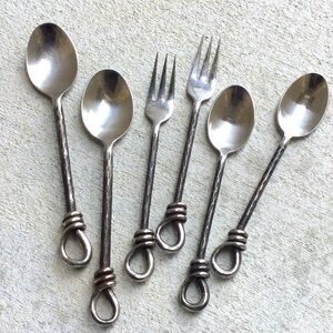 - 6 Pieces - Artsy Rustic Flatware Twist Handle